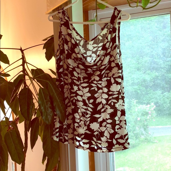 White House Black Market Tops - WHBM Top ❗️LAST PRICE DROP❗️